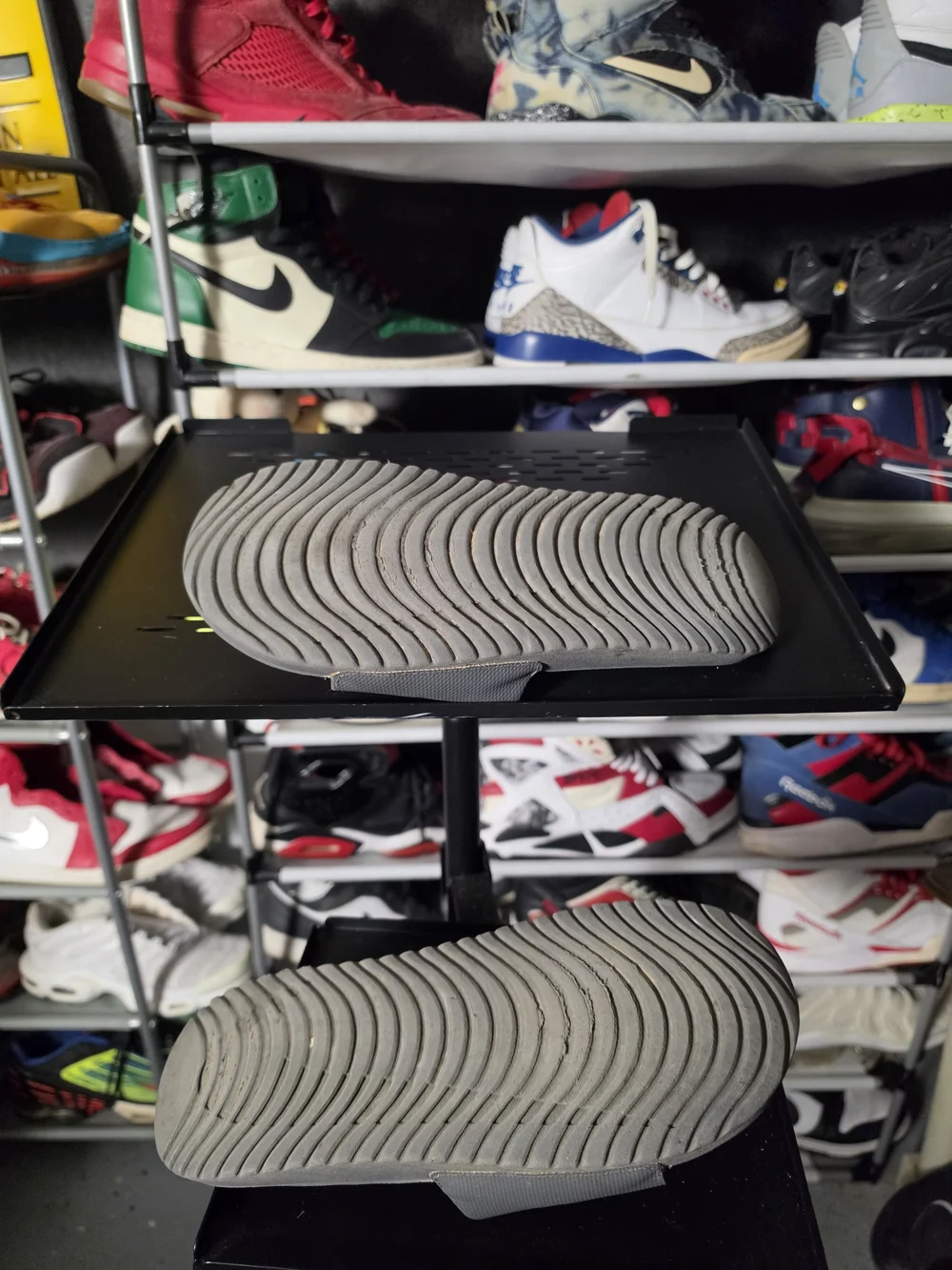 🔥 Nike Solarsoft Men's Size 10 Gray and Metallic Gold Slide Sandals